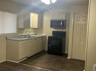 109 E Clay St #B, Bowie, TX 76230