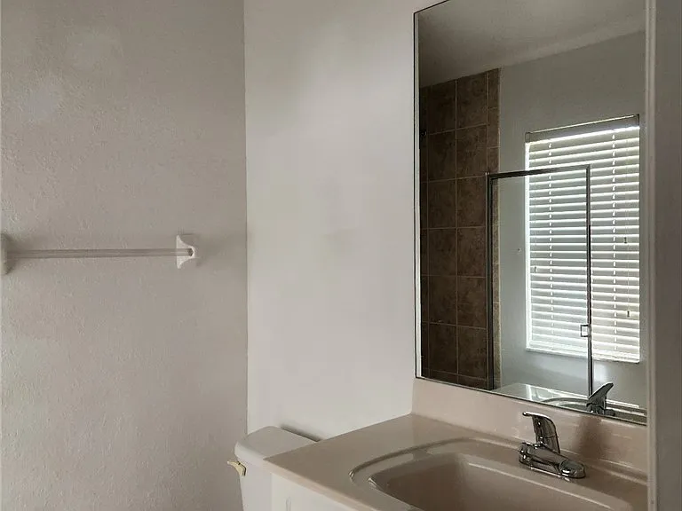 544 SE 7th St — Photo 9