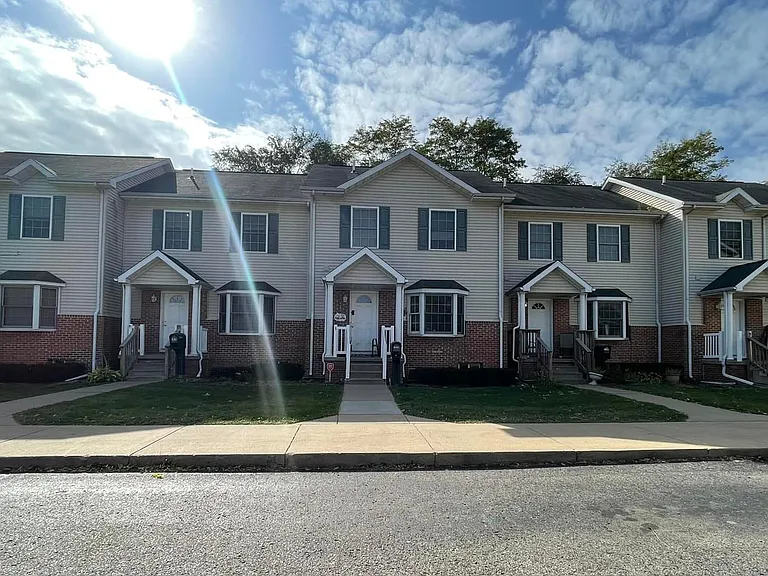 10 Wyndtree Dr — Photo 1