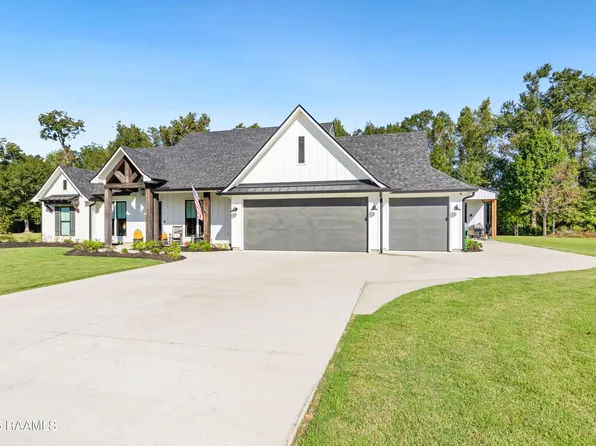 1090 Sandy Ln, Arnaudville, LA 70512