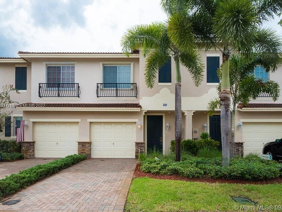 1st image of 219 Las Brisas Cir #219