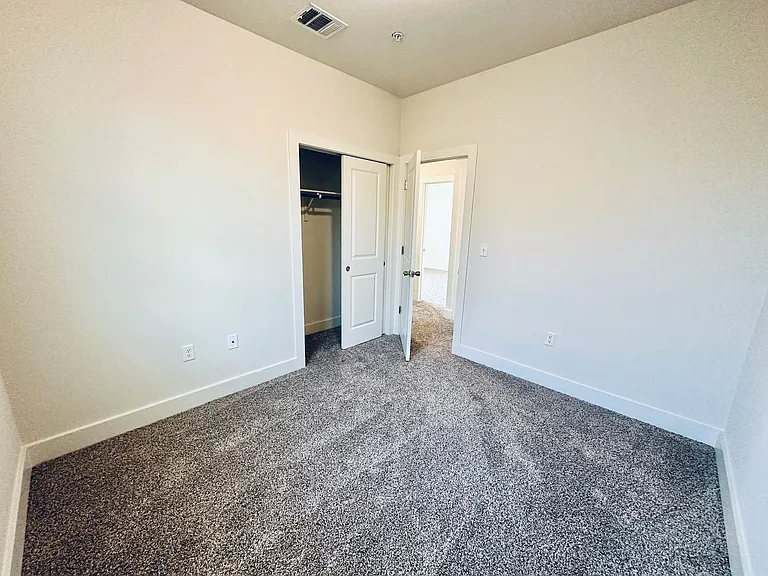 2216 Creekside Ln — Photo 24