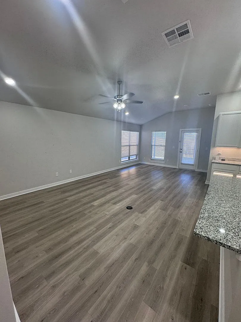 Newer Construction in Wolfforth — Photo 2