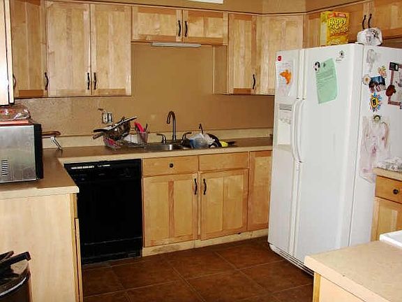 3rd image of 1441 E Diamond Dr