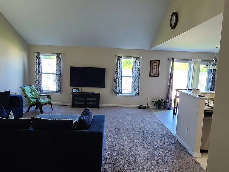 1036 Autumn Crest Ln — Photo 5