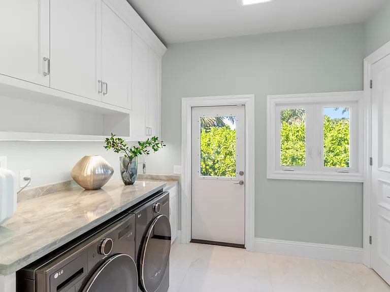 526 Point Ln — Photo 23