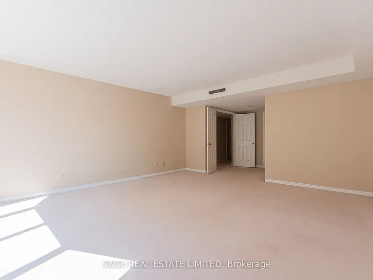25 George St S #302 — Photo 23