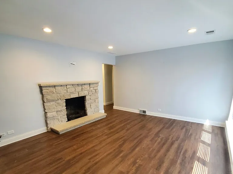 17W022 Grand Ave — Photo 6