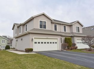 2104 Mount Vernon Dr, Waukesha, WI 53186