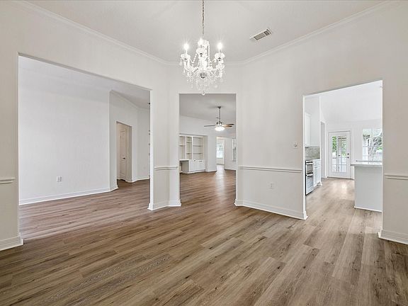 4th image of 3827 E Peach Hollow Cir