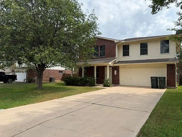 4 bed, 2.5 bath, 2480 sqft, $2,400 — Photo 2