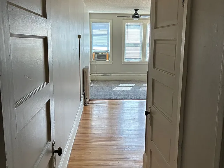 2118 Dupont Ave S — Photo 3