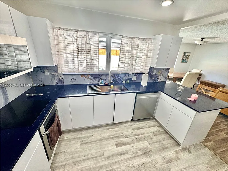 18701 Wentworth Dr — Photo 17