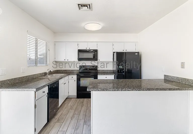 6418 W Laredo St — Photo 7
