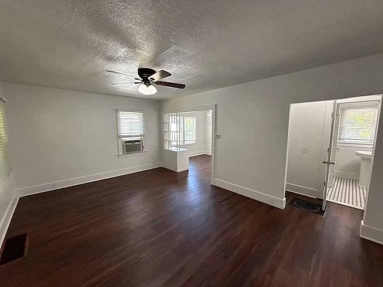 336 23rd St SE — Photo 3