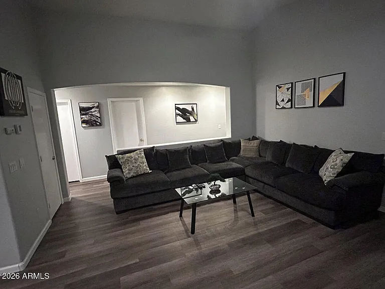 10826 W Wilshire Dr — Photo 3