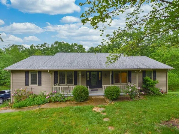 5320 Cherokee Hills Dr, Salem, VA 24153