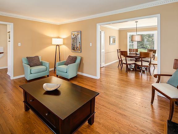 4th image of 9537 Locust Hill Dr