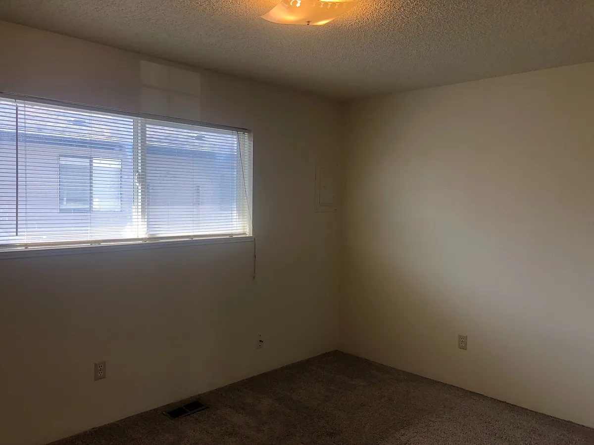 Building Photo - 1005 SW Puff Ln