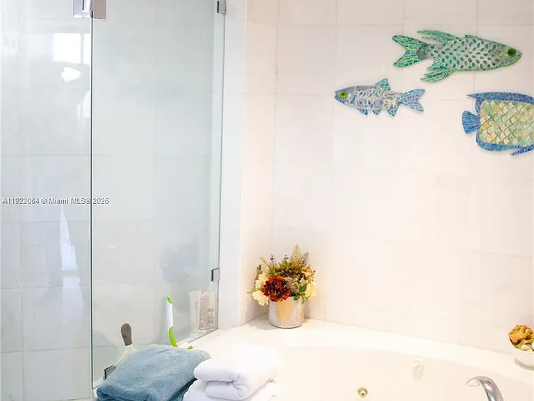 6301 Collins Ave #807 — Photo 22