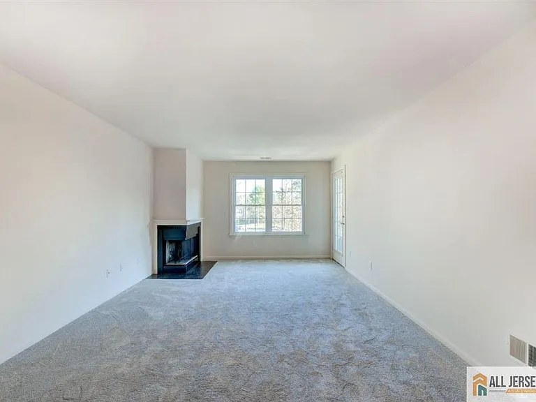 1909 Tanglewood Ct — Photo 5
