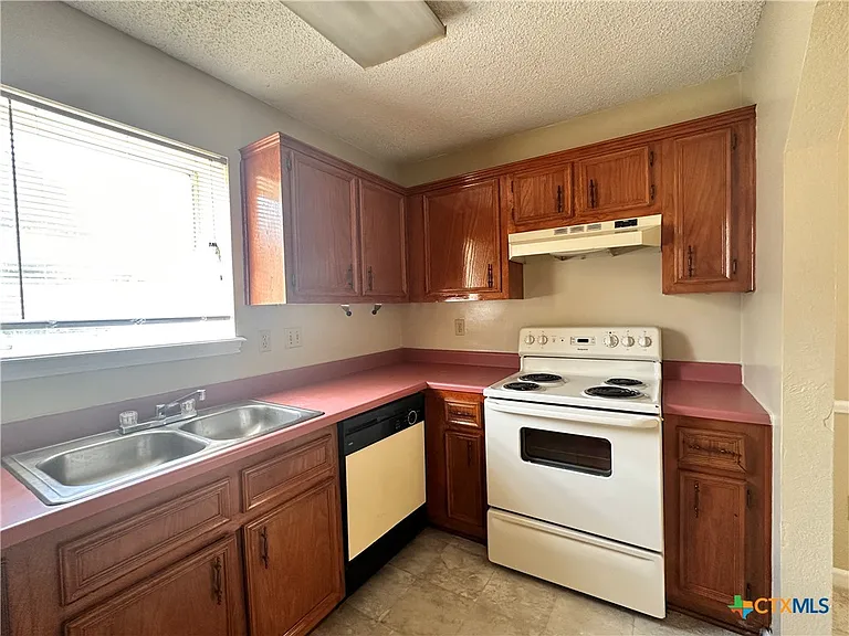 1413 Marlton St — Photo 12