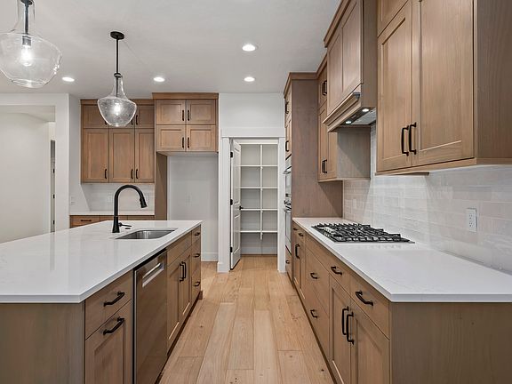 7th image of this home