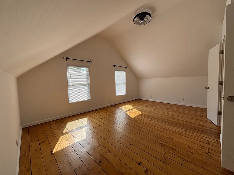2308 W 11th St — Photo 12