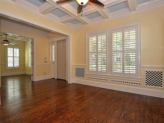 5th image of 909 Westpark Dr