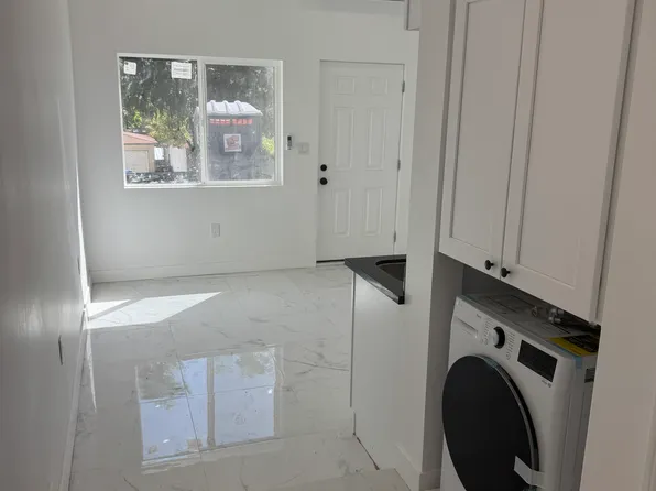 4525 Dunsmore Ave #B, La Crescenta, CA 91214