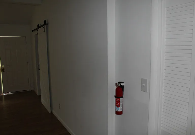 1071 White Ave — Photo 8