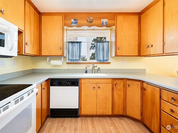 3rd image of 1120 N Mullen Street