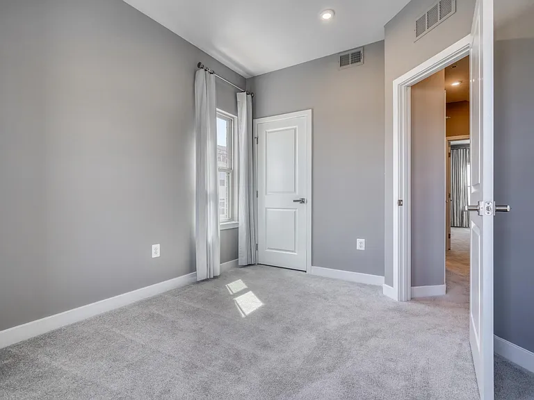 6100 Northwest Dr #1 — Photo 19
