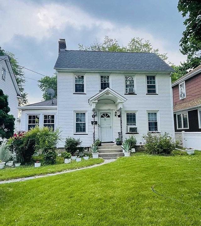2nd image of 452 Tenafly Rd