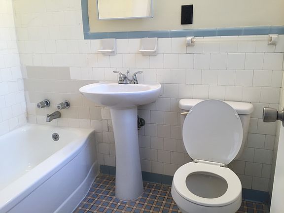 4th image of 5 Byron Ellinor Dr APT B