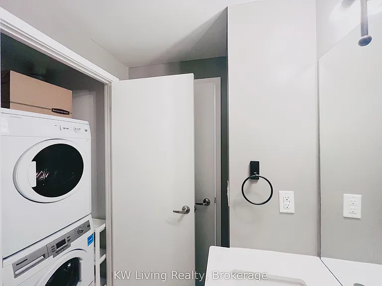 210 Simcoe St #912 — Photo 19