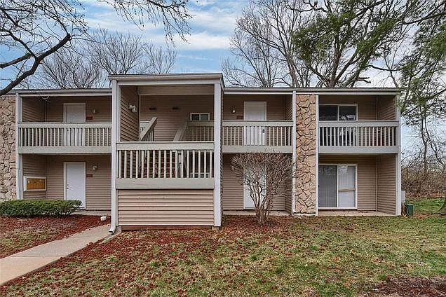 1108 Olive Village Ct — Photo 3