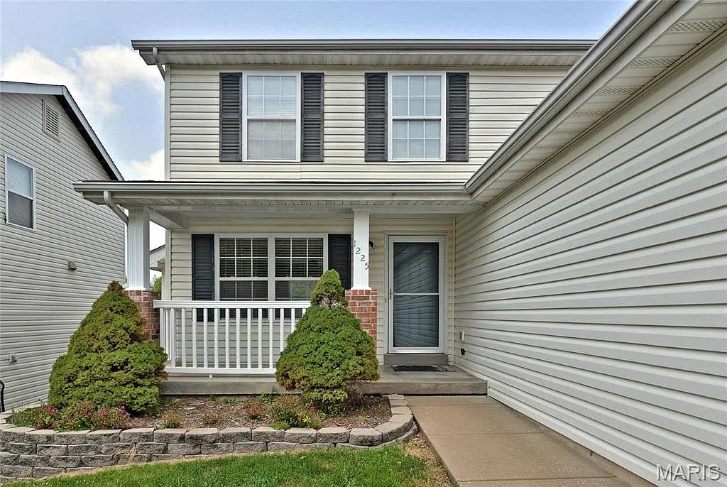 4 bed, 3.5 bath, 2351 sqft, $2,400 — Photo 2