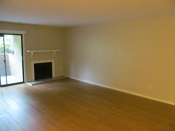 5th image of 2402 Wood Gate Ln #2402