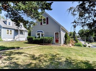 27041 N Ridge St, Wauconda, IL 60084