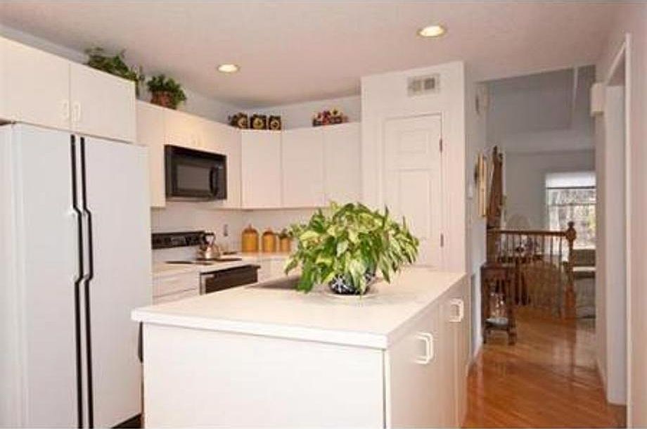 335 Forest Dr Waltham, MA, 02452 Apartments for Rent Zillow