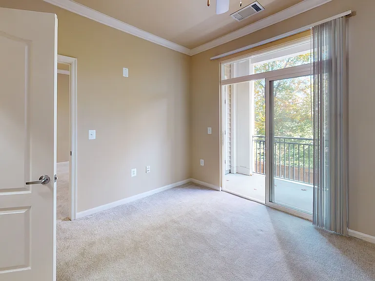Signal Hill Apartment Homes — Photo 58