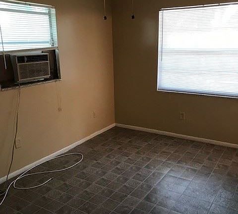 4th image of 1003 W 6th St