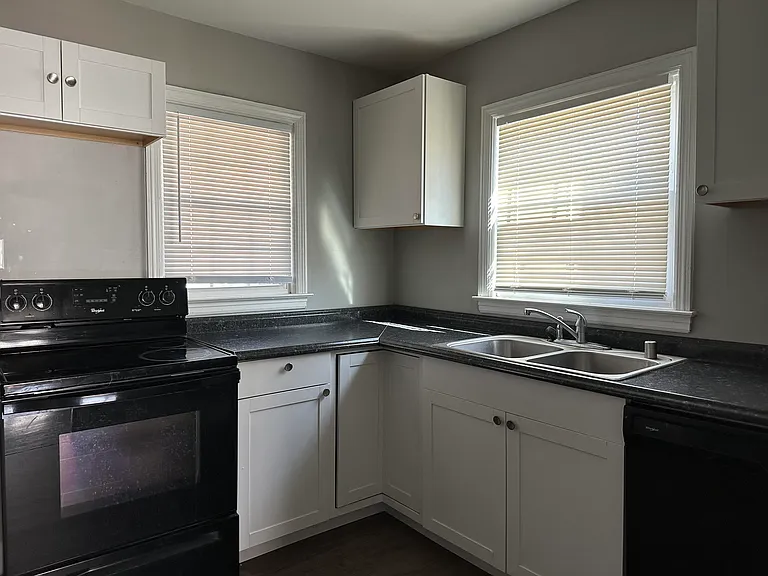 635 Longview Dr — Photo 12