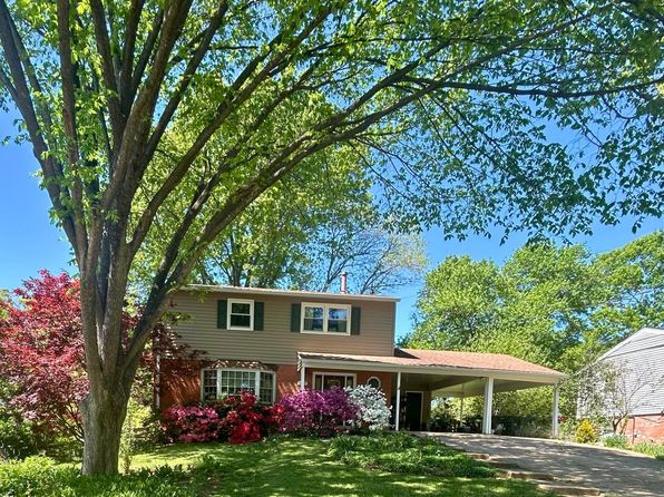 9237 Kristin Ln, Fairfax, VA 22032