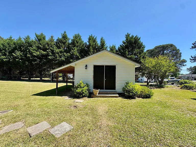 102 N Clarendon Dr — Photo 39