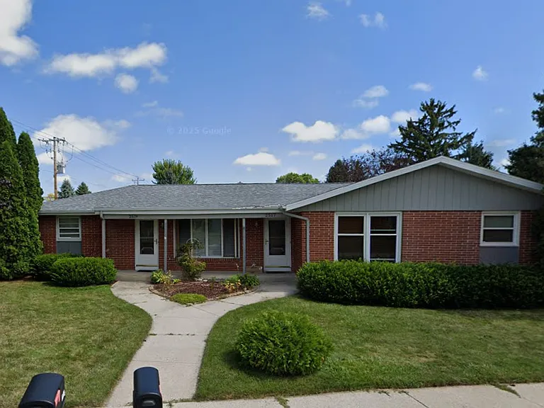2519 N Taylor Dr — Photo 1