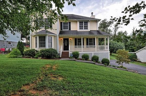 3rd image of 4121 Bradford Ln