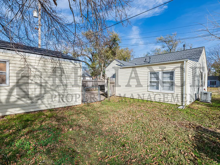 1047 S Glenn St — Photo 6