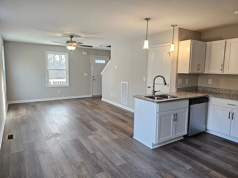 161 Hadley Dr — Photo 6